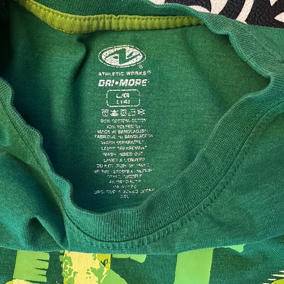 💚 5/$25💚 Graphic T-shirt, “Just Kickin’ It”, size Lg, good used condition - Picture 3 of 4